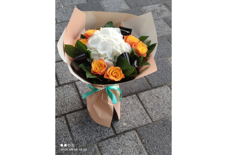 Buchet Trandafiri Portocalii si Hydrangea BHR74